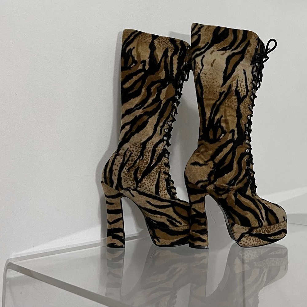 VintageY2K Classified super chunky platform laceup heel leopard/zebra print boot